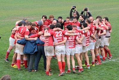 I giocatori del Rugby Varese esultano per la vittoria nel derby con Union Milano